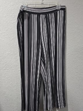 NY Collection Black and White Vertical Stripe Wide-Leg Culotte Pants